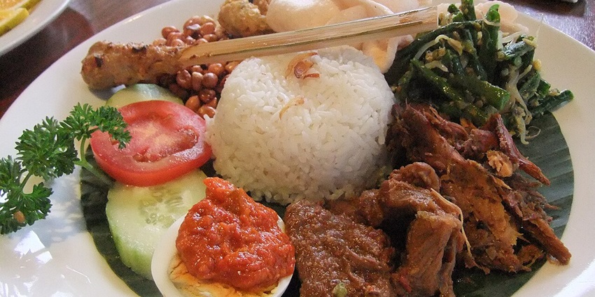 When visiting the Goa Lawah Temple, do try the Balinese dish Nasi Campur Bebek and many more.