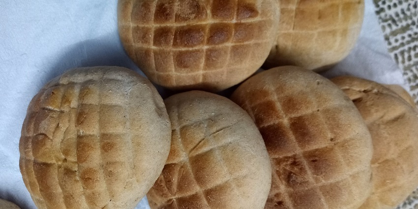 A picture of the delicious Ladakhi kulcha - try traditional food