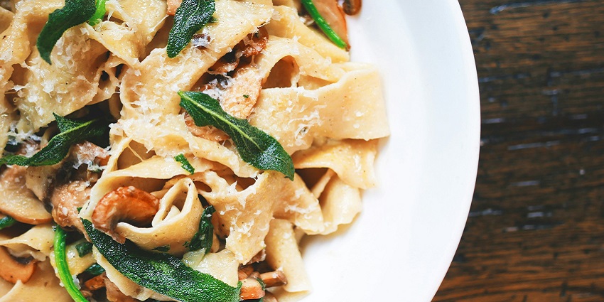 There are many eateries near Lake Gregory offering scrumptious delicacies like pasta.