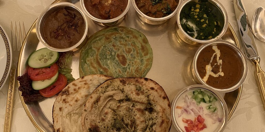 Authentic rajisthani thali served at the restaurants near the temple