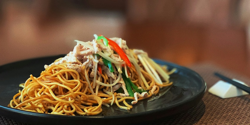 There are many eateries in Thailand offering scrumptious delicacies including noodles.