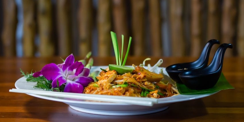 Enjoy diverse flavours near Kuta Beach, from Balinese cuisine to Italian delights with ocean views.