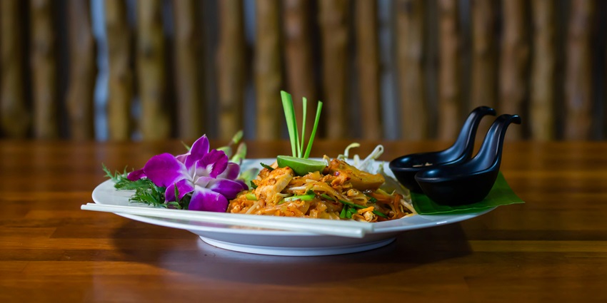 Experience Ubud’s diverse dining scene, from traditional Balinese flavors to modern fusion delights.