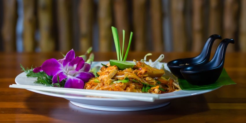 Enjoy delicious Thai food at the nearest restaurant of Tanah Lot Temple