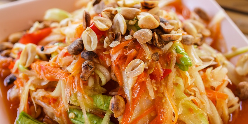 Chatuchak Weekend Market offers diverse food options, from Thai delicacies to international dishes.