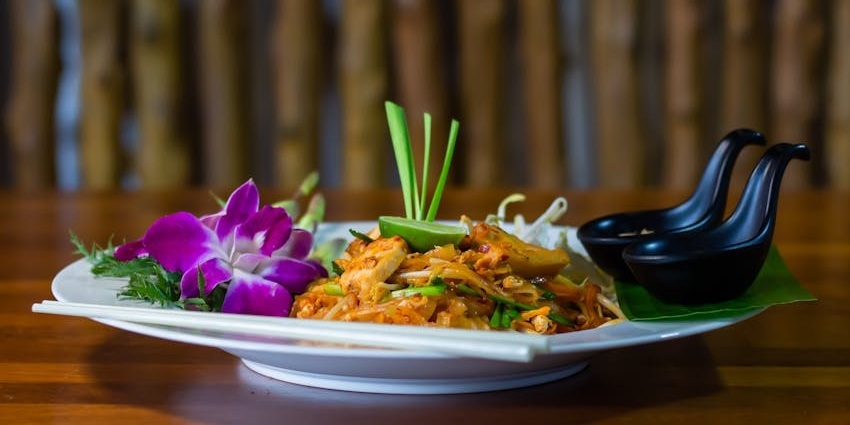 Seminyak Beach offers diverse dining, from seafood pasta to Balinese cuisine, with stunning ocean views.