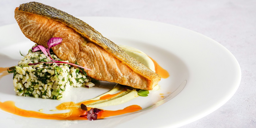 After backwater kayaking Goa, you can try scrumptious seafood at the various outlets here.
