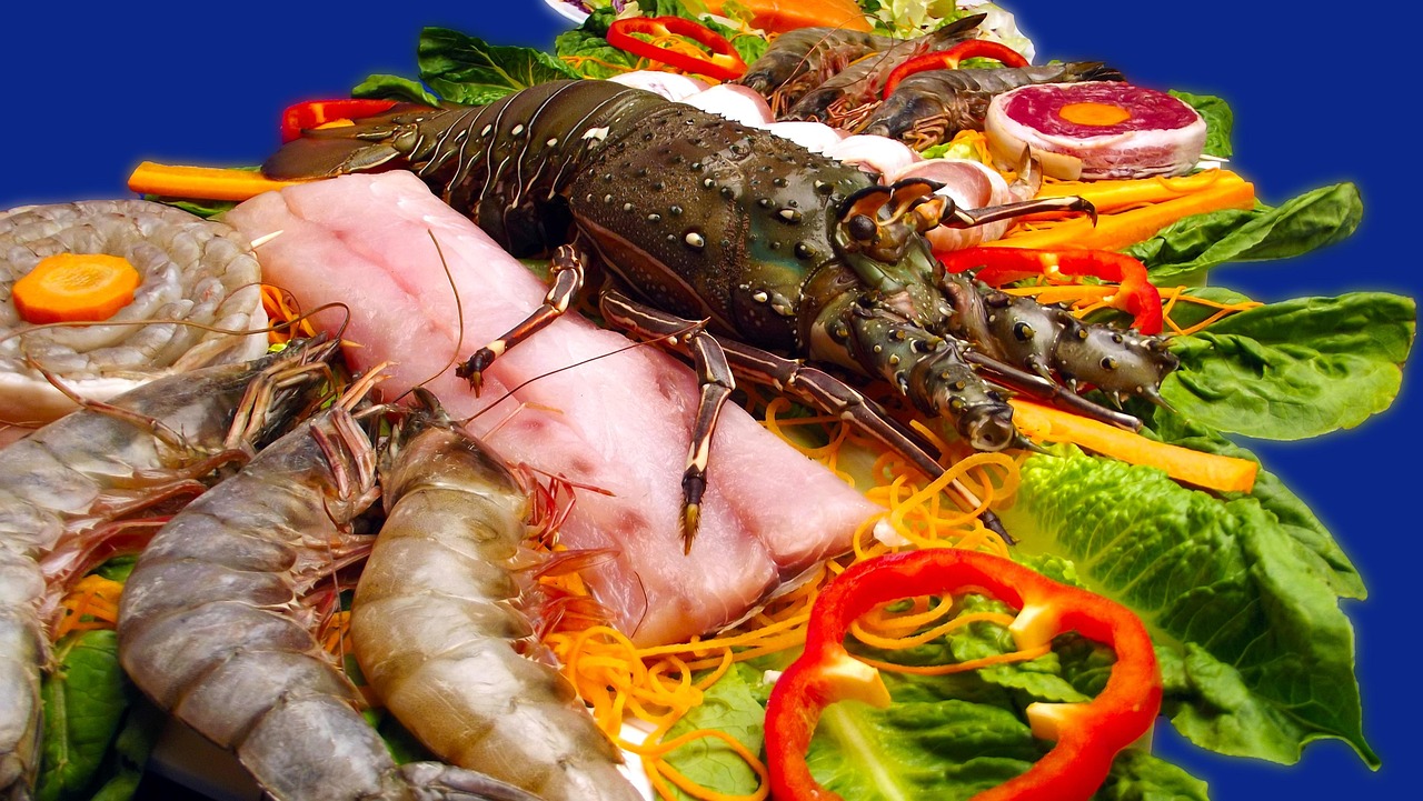 There are many eateries in Thailand offering scrumptious delicacies including lobster.
