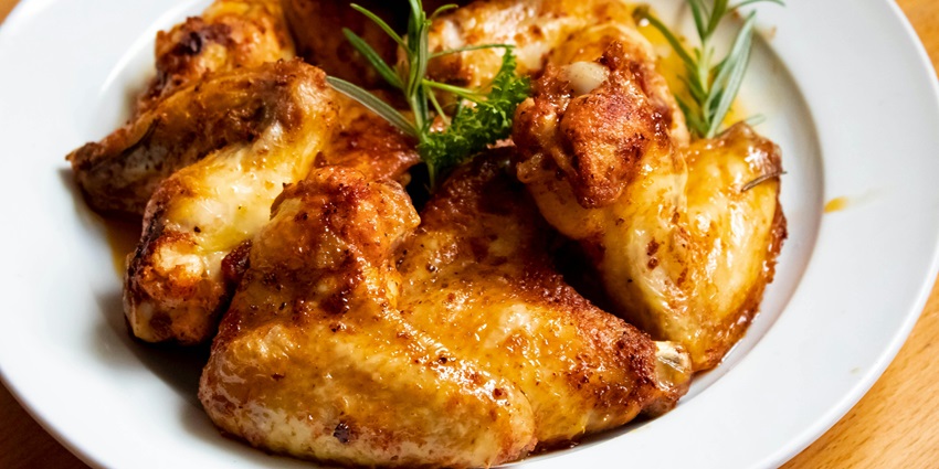 An image of a a roasted chicken, one of the dishes you can enjoy at the restaurants near the Pyramid of Djoser