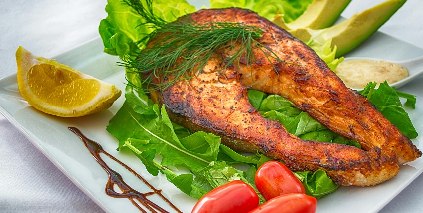 There are many eateries in Addu City offering scrumptious delicacies including fish.