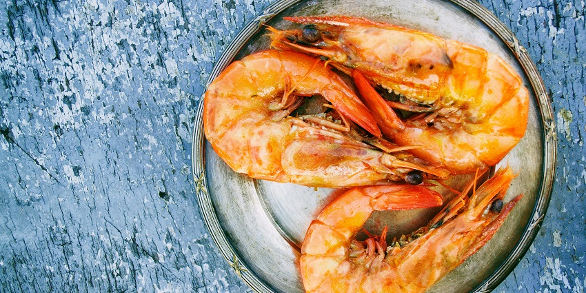 There are many eateries in Maldives offering scrumptious delicacies including seafood.