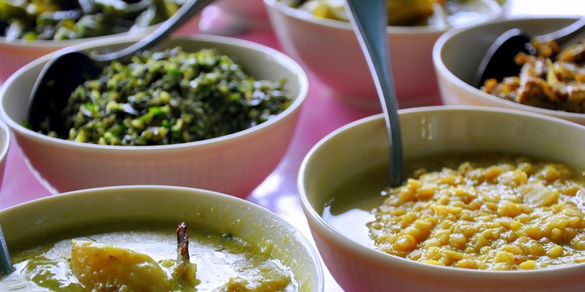 Jaffna's famous crab curry with rice, served alongside traditional Tamil vegetarian dishes
