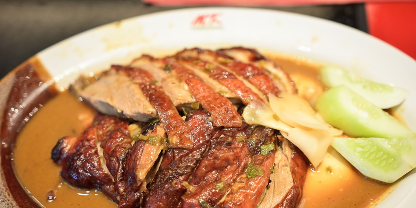 A picture of a seafood platter at one of Asiatique’s famous riverside restaurants.