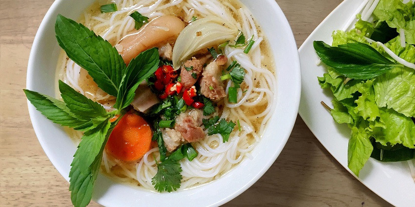 Indulge in a range of dining experiences near Mahanakhon Bangkok.