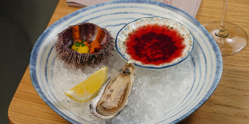 An image of a delicious seafood platter served at a seaside restaurant near Antalya Aquarium.