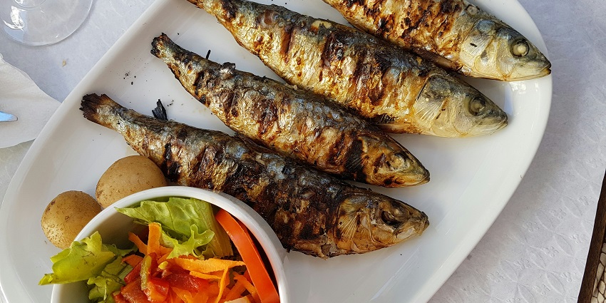 Savour the delicious sea food served at the restaurants and eateries nearby