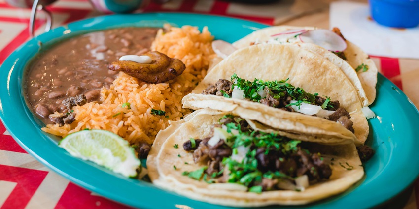 Enjoy diverse dining in Copán Ruinas, from local Honduran stews to international cuisine.