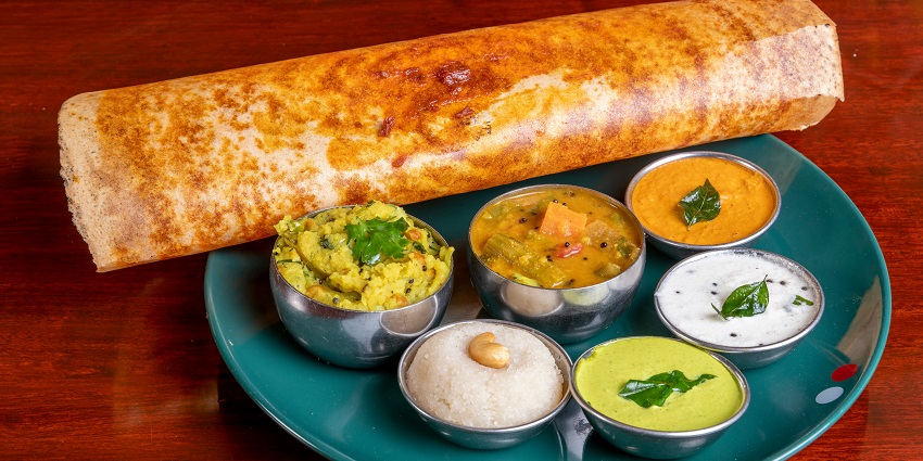 There are many good eateries near Sasthamkotta Lake, the queen of lakes in India.