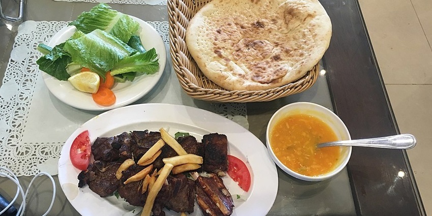 Burj Al Arab Beach offers seafood, international flavours, and casual beachside Mediterranean cuisine.