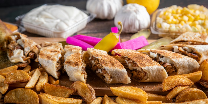 Enjoy authentic Emirati cuisine, grilled meats, and café delights near Hatta Hill Park