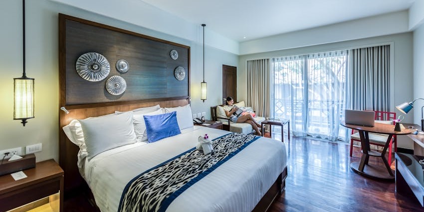 Luxurious stay at Marina Bay Sands, offers infinity pool and more