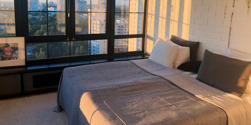 Hotels near Wat Pho Temple offer modern amenities and easy access to attractions.