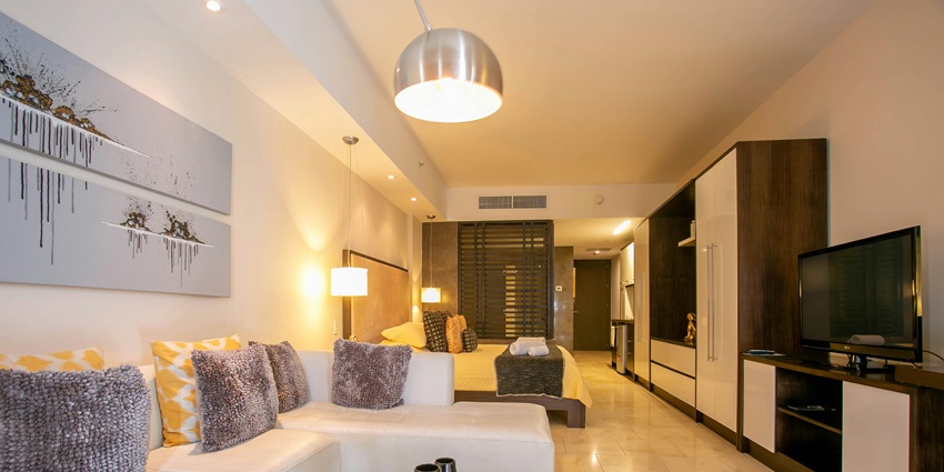 Travellers visiting the Al Rahim mosque have a variety of accommodation options to choose from.