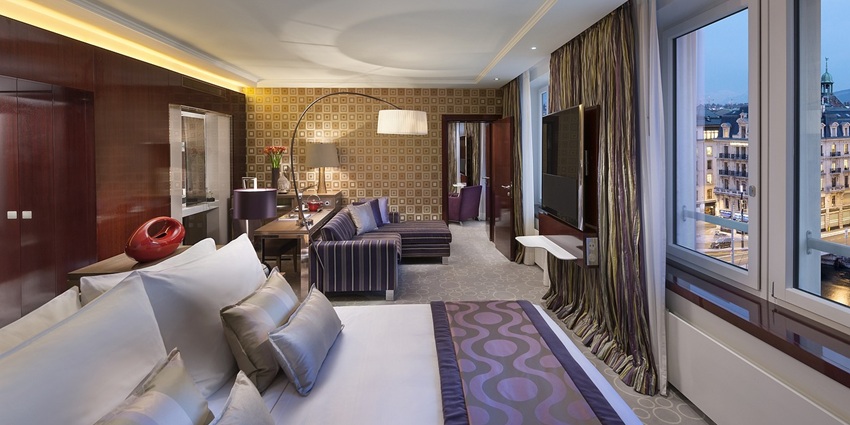 Find the best accommodations near the bridge for a perfect stay in Sinagpore.