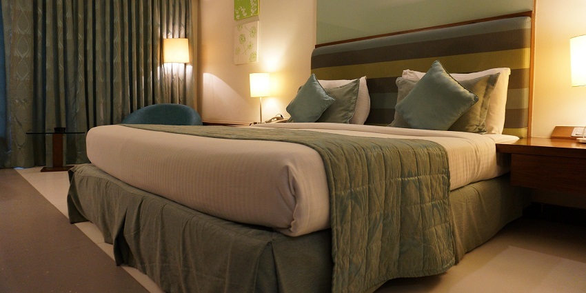 There are some great places to stay near Nagadeepa Purana Vihara for a peaceful retreat.