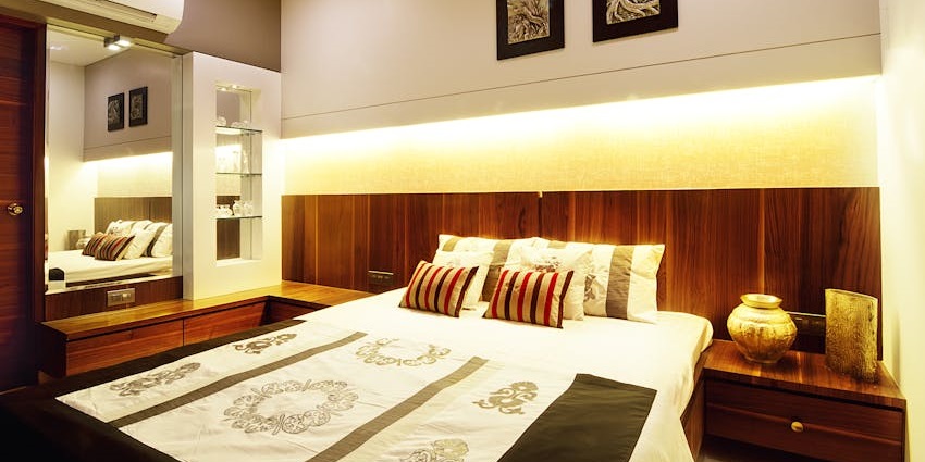 Accommodation near Tiger Cave Temple includes budget stays in Krabi Town and resorts in Ao Nang.