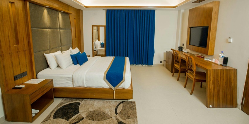 Find diverse accommodations, from budget hostels to boutique lodges, offering comfort.