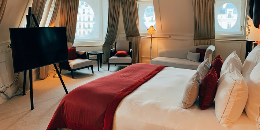 Exterior view of Grand Hotel Kempinski Vilnius showcasing its elegant architecture.