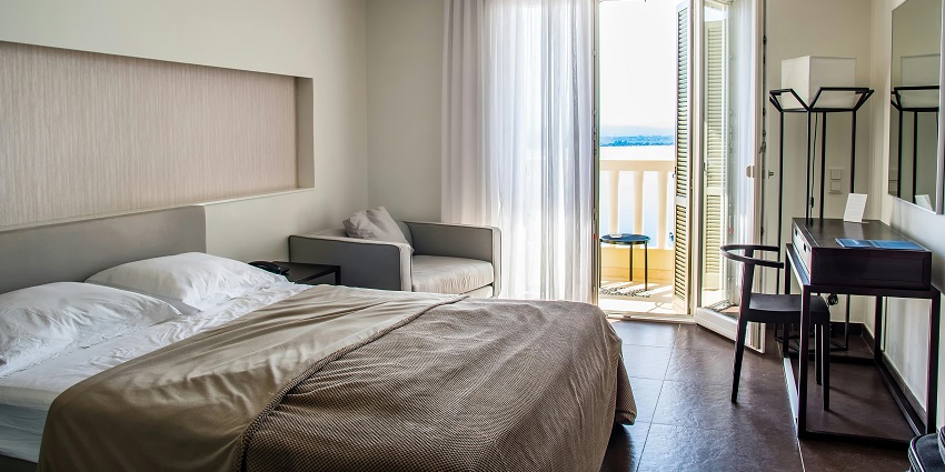 A view of a hotel room with a minimalist black table creating a modern aesthetic near Mountain View.
