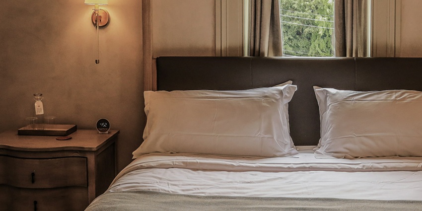 There are many accommodation near Ulsoor Lake, the biggest lake in Bangalore.