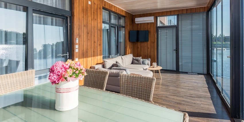 Image of a cosy lakeside resort with scenic views of Sambhar Salt Lake, Saltiest Lake in the India