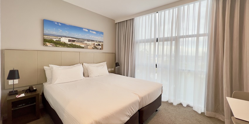 Room at lakeside hotel near the deepest lake in Michigan, Torch Lake with decent facilities.