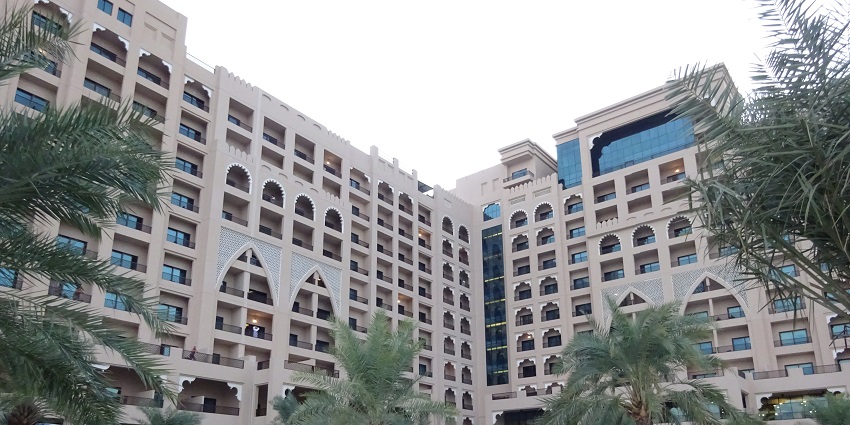 Hotels near Al Bidyah Mosque offer luxury, mid-range, and budget stays with scenic beachfront views.