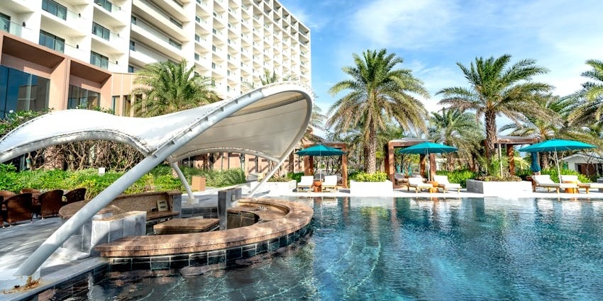 Hotels near Dubai Miracle Garden offer luxury, comfort, and budget-friendly stays for every traveller