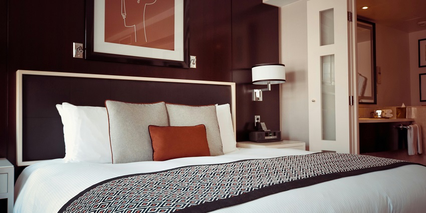 An image showing a view of a cosy hotel room near the waterfalls in Tamil Nadu.