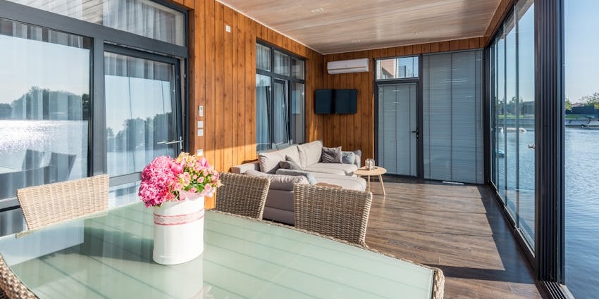 A picture of a guest house near Khao San Road Bangkok, providing budget-friendly accommodations for travellers.