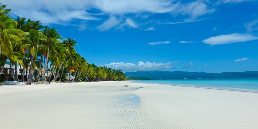 Beaches in Asia feature powdery white sand and crystal-clear waters make this Boracay beach truly breathtaking.