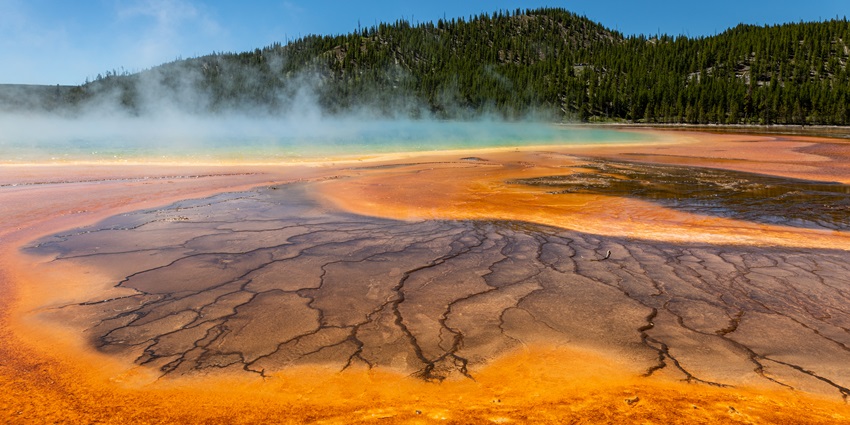 America’s first national park, famous for geyser, wildlife, and the Grand Prismatic Spring
