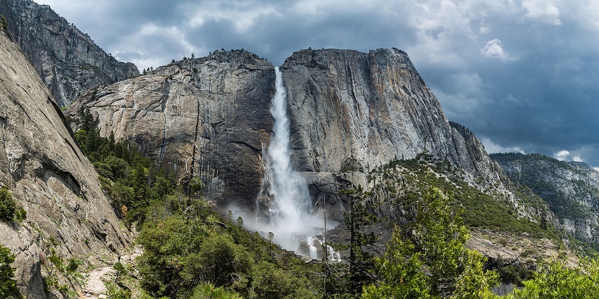 A magnificent multi-tiered and among the most popular waterfalls, one of the highlights of Yosemite National Park.