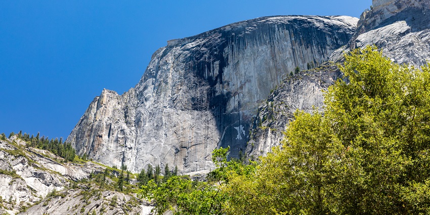 Yosemite Valley’s stunning landscape, a paradise for outdoor rock climbing enthusiasts