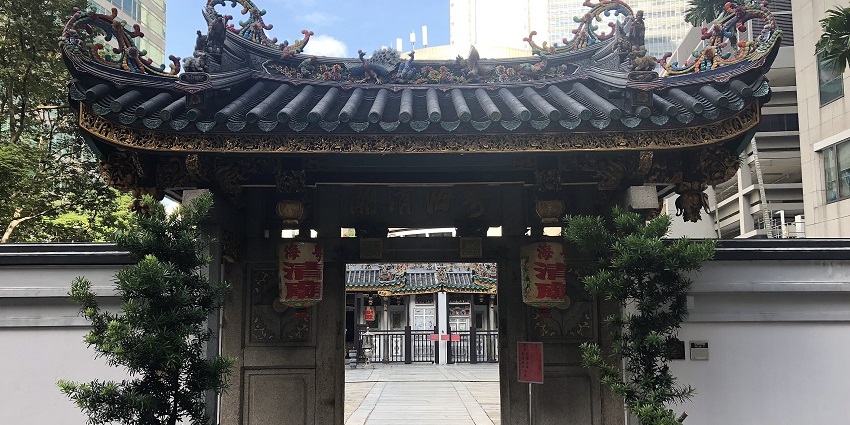 Yueh Hai Ching Temple os one os the renowned temples in Chinatown, Singapore.