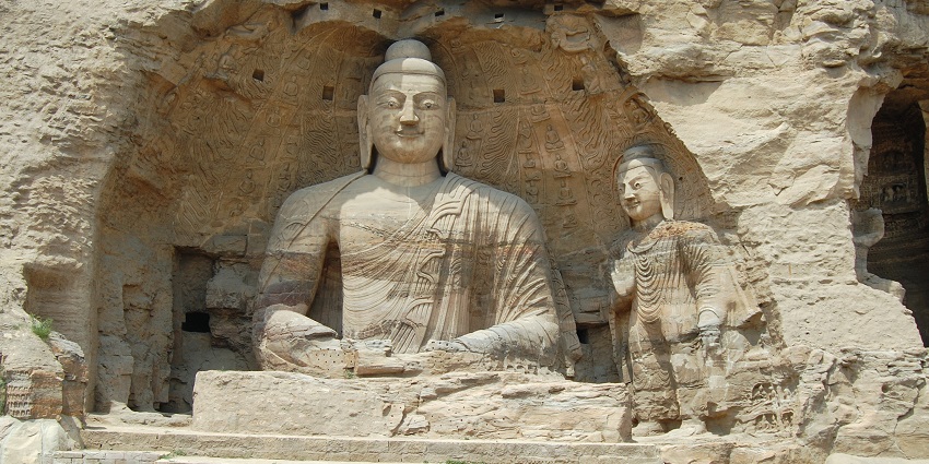 Admire Yungang buddhist caves’ intricate carvings that reveal timeless stone art form.
