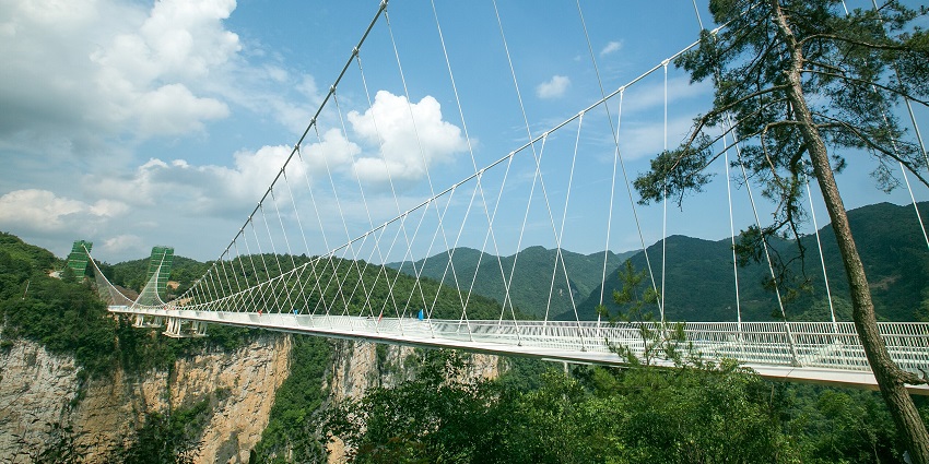 An amazing view of the longest glass bridge in the world for bungee jumping activity