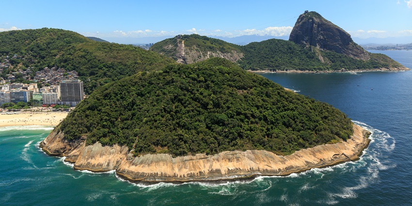 Ocean view from Pedra do Leme cliff is among the things to do at the Copacabana Beach