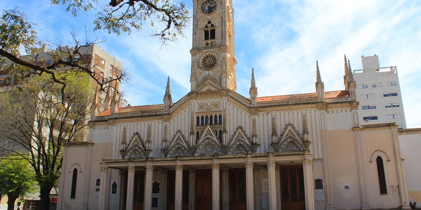 A frontal view of a Basilica, which is one of the best places to visit in La Plata, Argentina