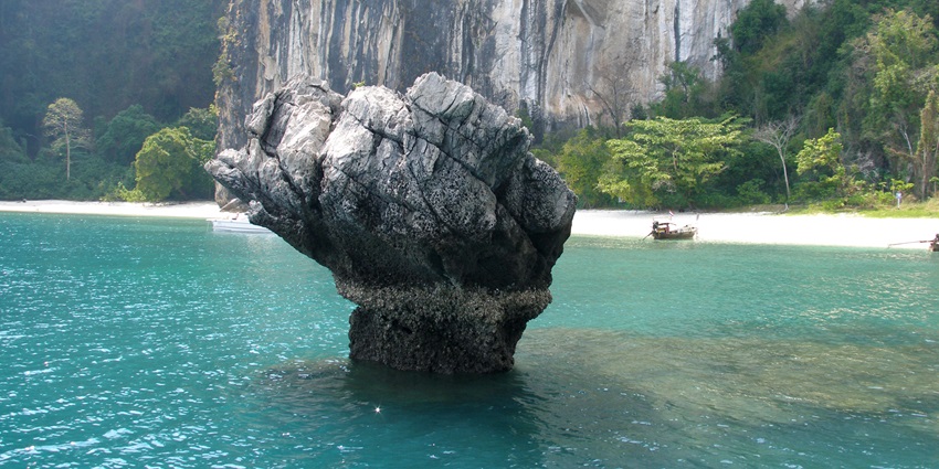 An incredibly stunning view of a lagoon that depicts a calm and composed atmosphere.